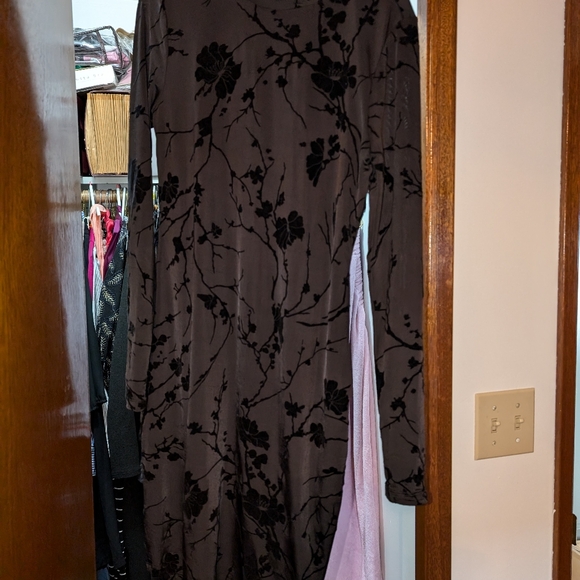 2 maternity dresses - Picture 6 of 6